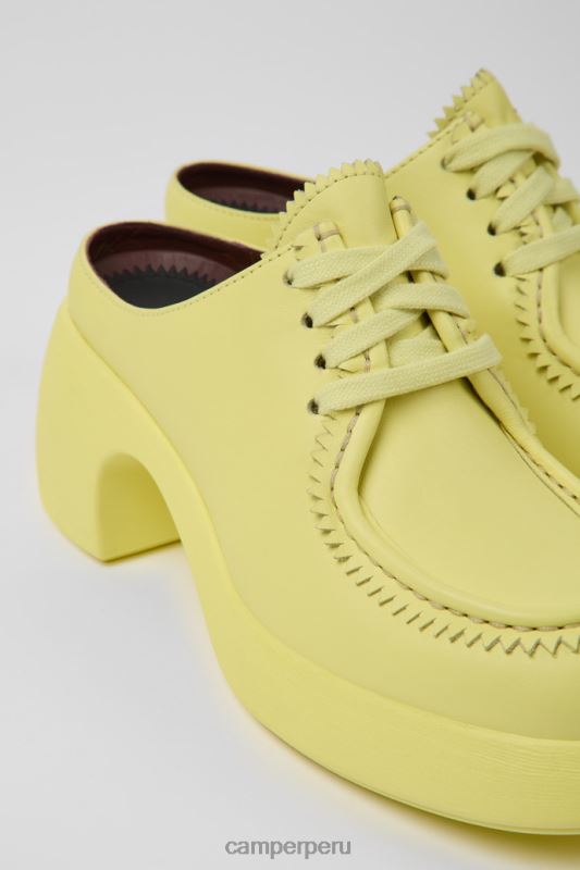 amarillo BX6281097 Camper Mules Thelma de piel en color amarillo para mujer de diseño.
